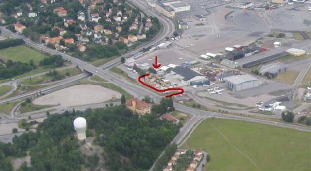 Flygbild över infarten till Stockholms Flygklubb Flygbild över infarten till Stockholms Flygklubb